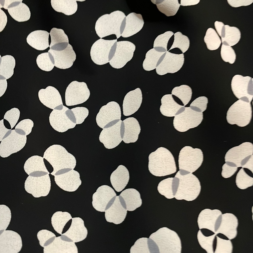 Large Shell Neutral Floral Pattern